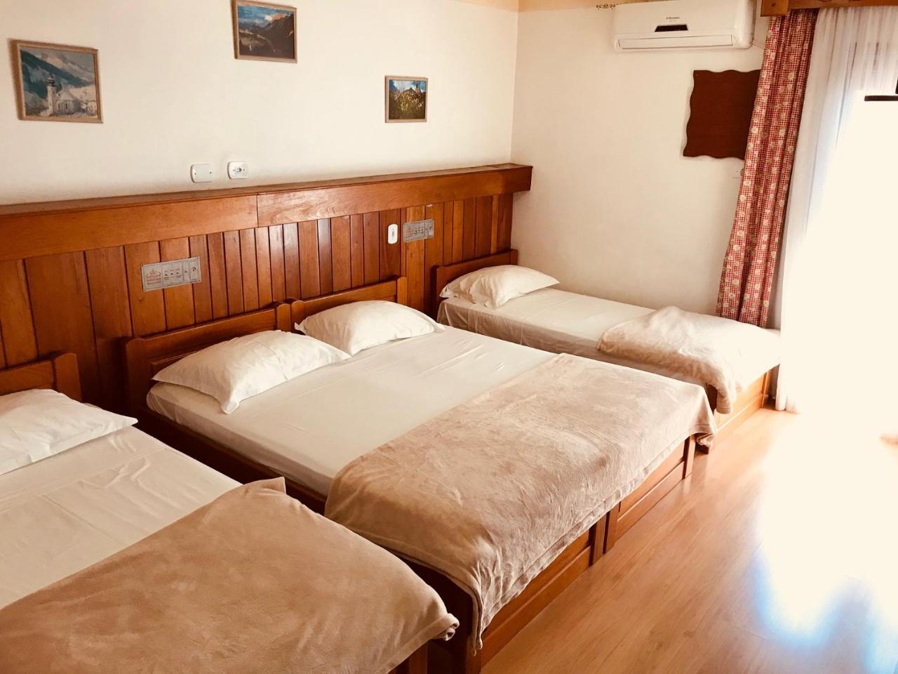 Hotel Tirol Treze Tílias Exteriör bild