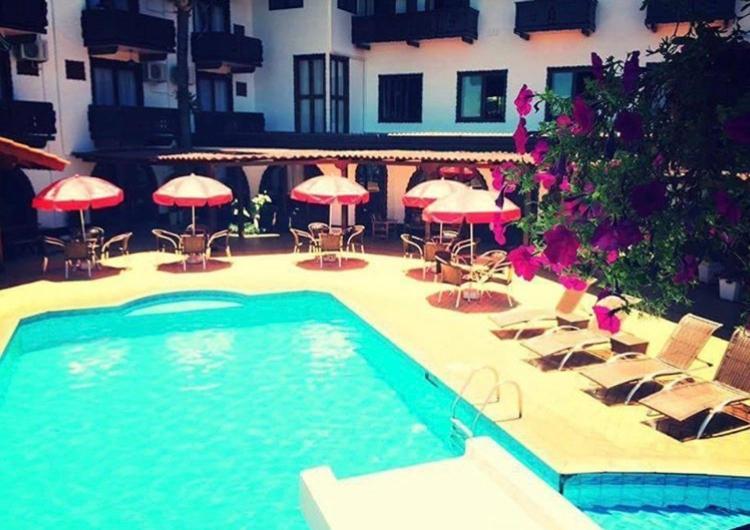 Hotel Tirol Treze Tílias Exteriör bild
