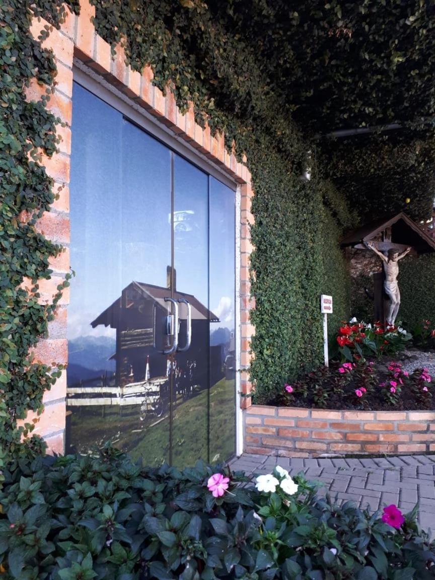 Hotel Tirol Treze Tílias Exteriör bild