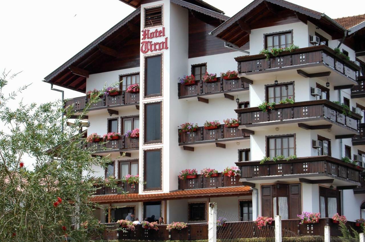 Hotel Tirol Treze Tílias Exteriör bild