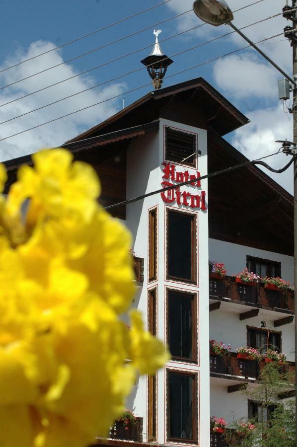 Hotel Tirol Treze Tílias Exteriör bild